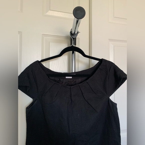 To the Max black textured shift dress *read description - Picture 2 of 5